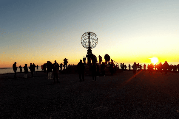 Globe-Monument-Midnight-Sun